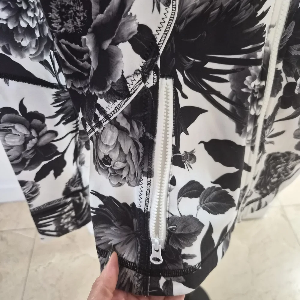 LULULEMON Special Edition Floral Black and White Women's Jacket Size 10 NWOT - Picture 4 of 8